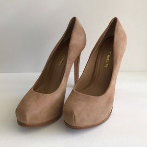 USED Pour La Victoire Cream Suede Pumps.